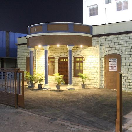 Yuvraj Lodge Osmanabad 外观 照片