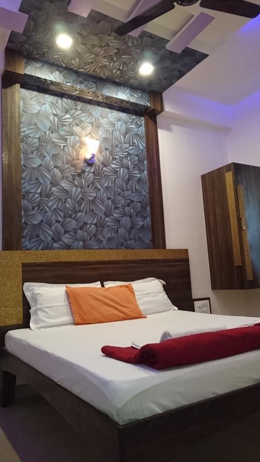 Yuvraj Lodge Osmanabad 外观 照片