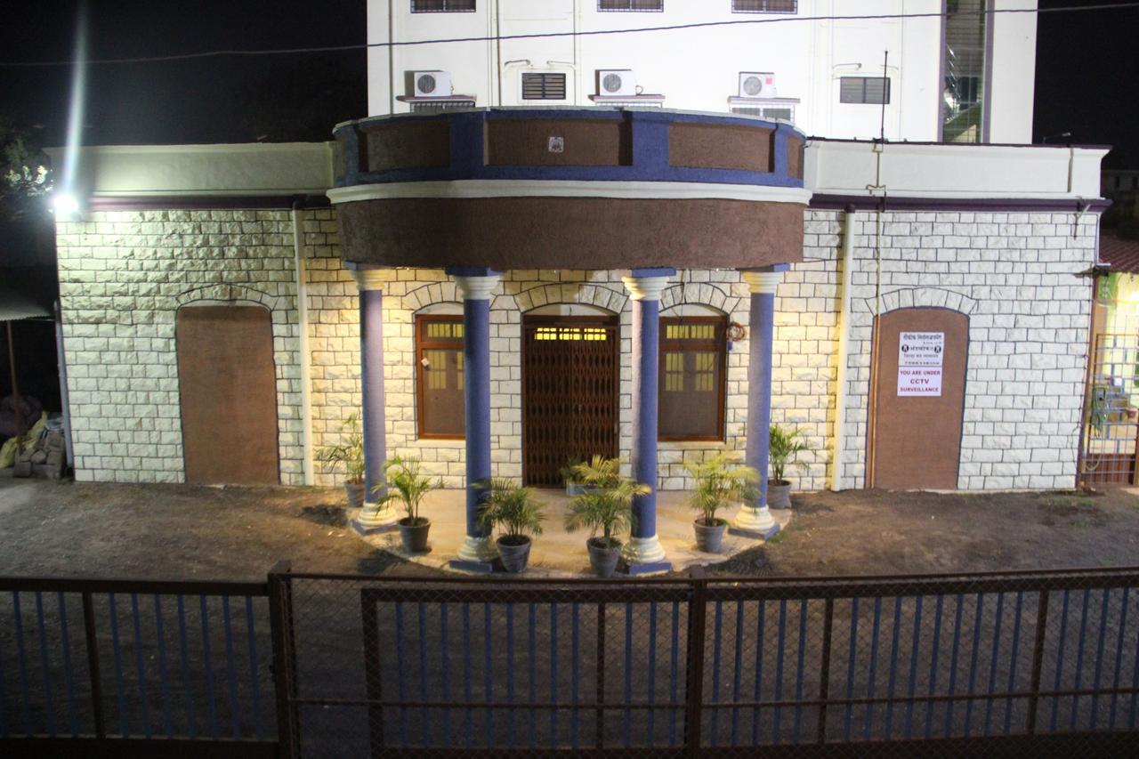 Yuvraj Lodge Osmanabad 外观 照片