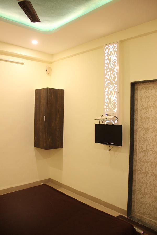 Yuvraj Lodge Osmanabad 外观 照片