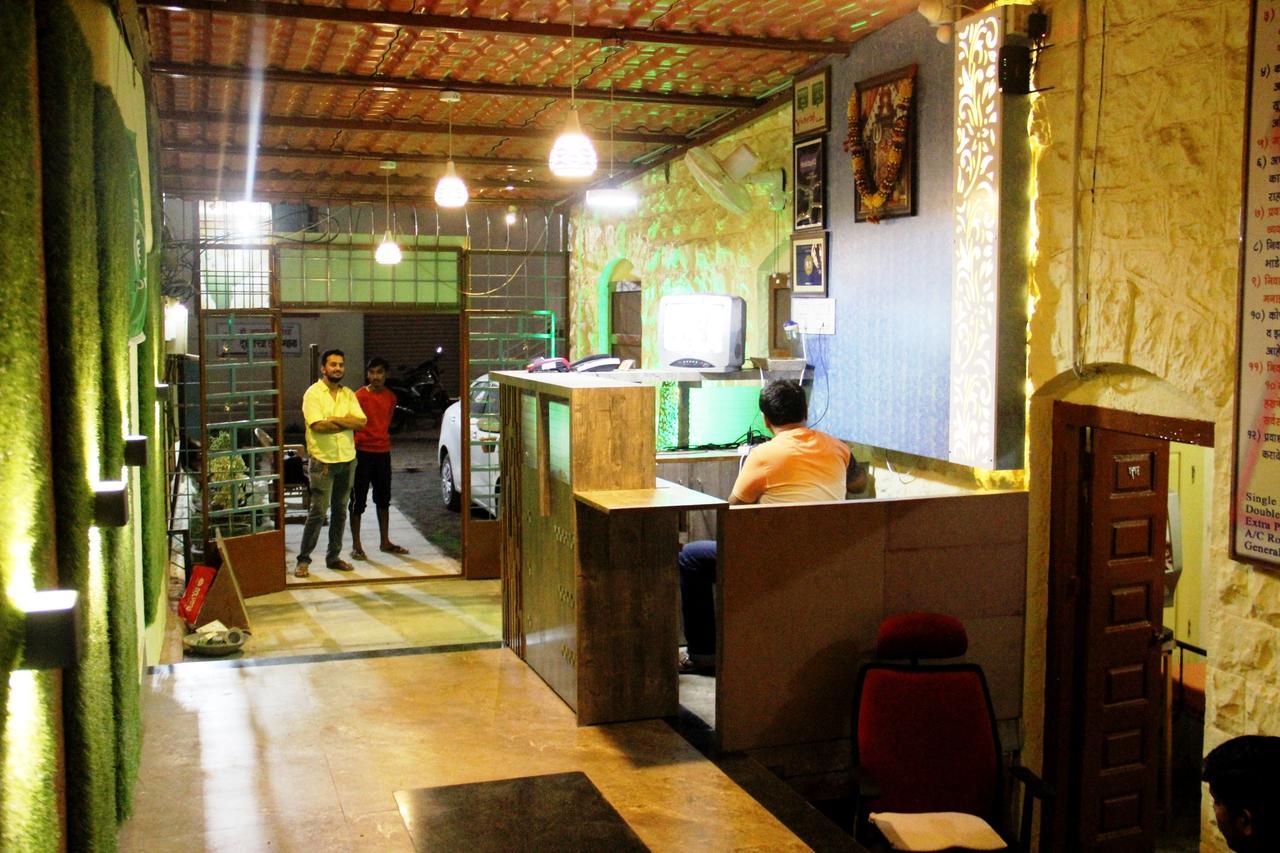 Yuvraj Lodge Osmanabad 外观 照片