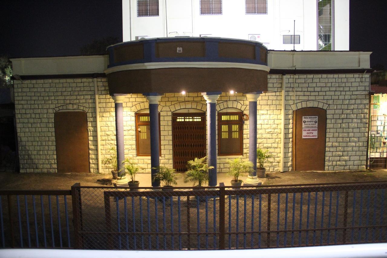 Yuvraj Lodge Osmanabad 外观 照片