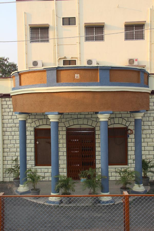 Yuvraj Lodge Osmanabad 外观 照片