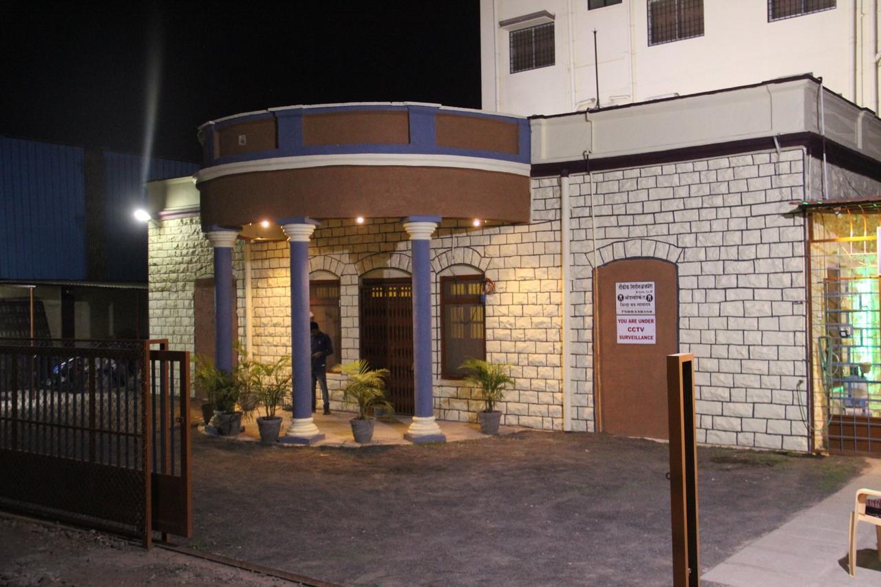 Yuvraj Lodge Osmanabad 外观 照片