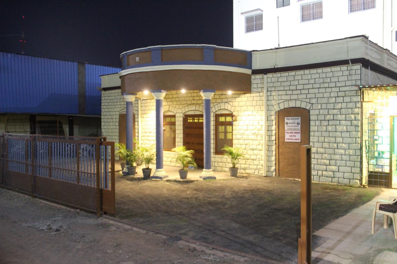 Yuvraj Lodge Osmanabad 外观 照片