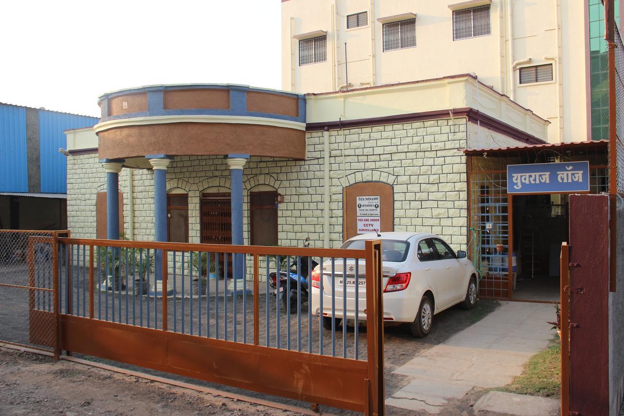 Yuvraj Lodge Osmanabad 外观 照片