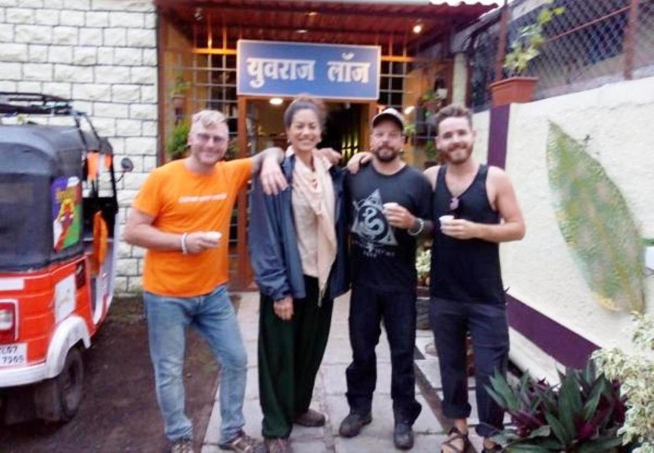 Yuvraj Lodge Osmanabad 外观 照片
