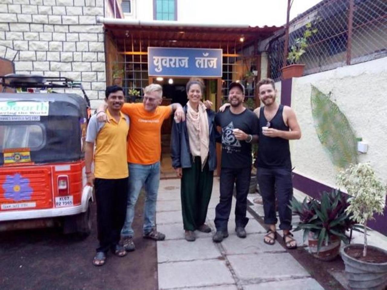 Yuvraj Lodge Osmanabad 外观 照片