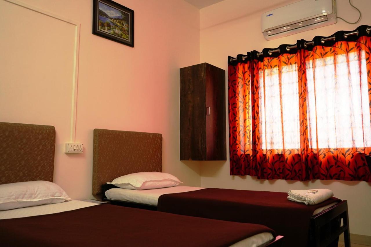 Yuvraj Lodge Osmanabad 外观 照片
