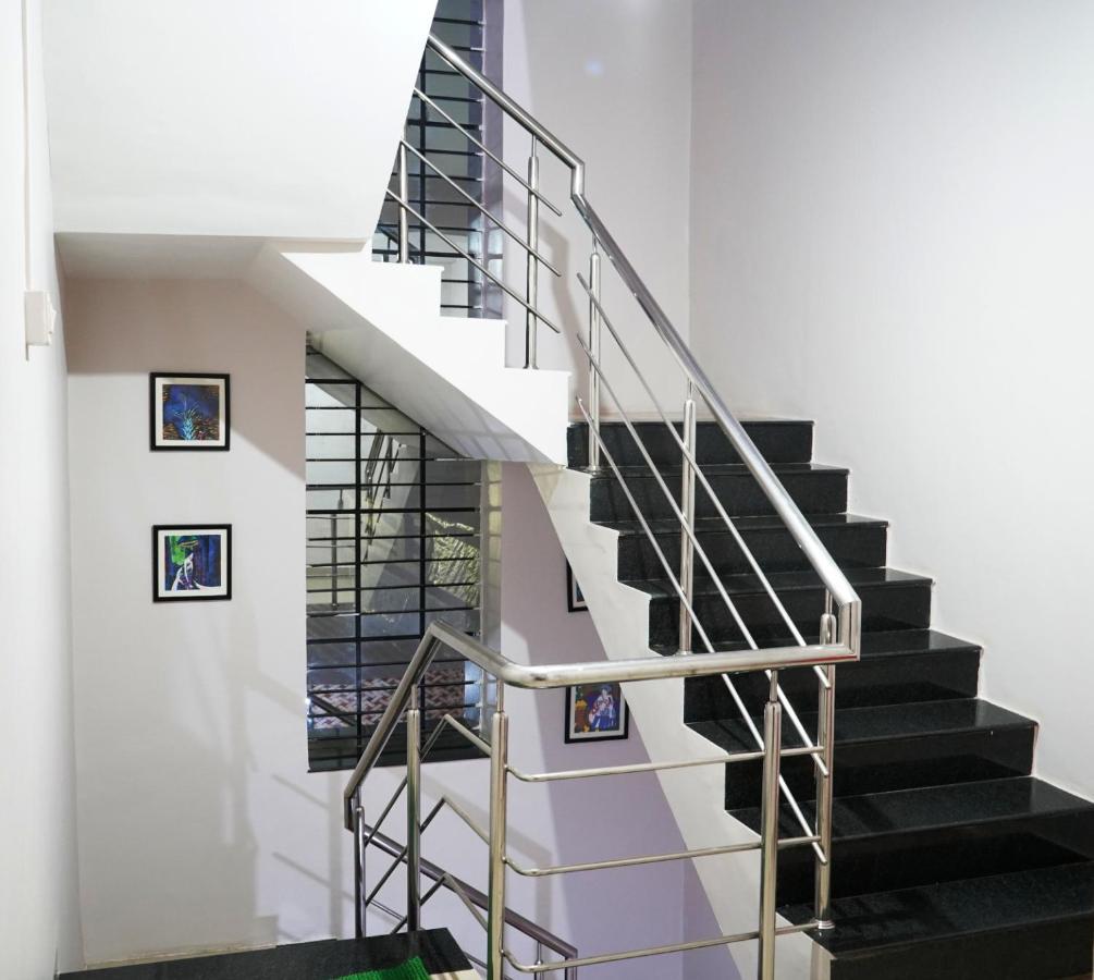 Yuvraj Lodge Osmanabad 外观 照片