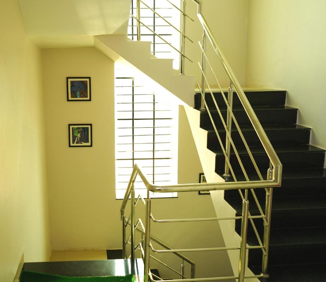 Yuvraj Lodge Osmanabad 外观 照片