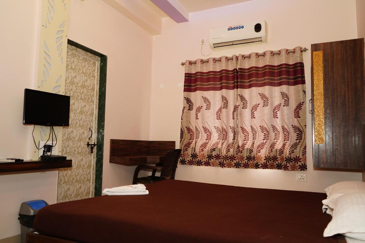 Yuvraj Lodge Osmanabad 外观 照片